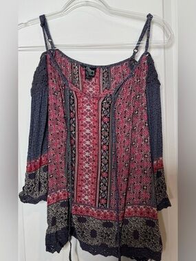 Angie Pink and Navy Floral Cold-Shoulder Camisole crochet detail boho sz small
